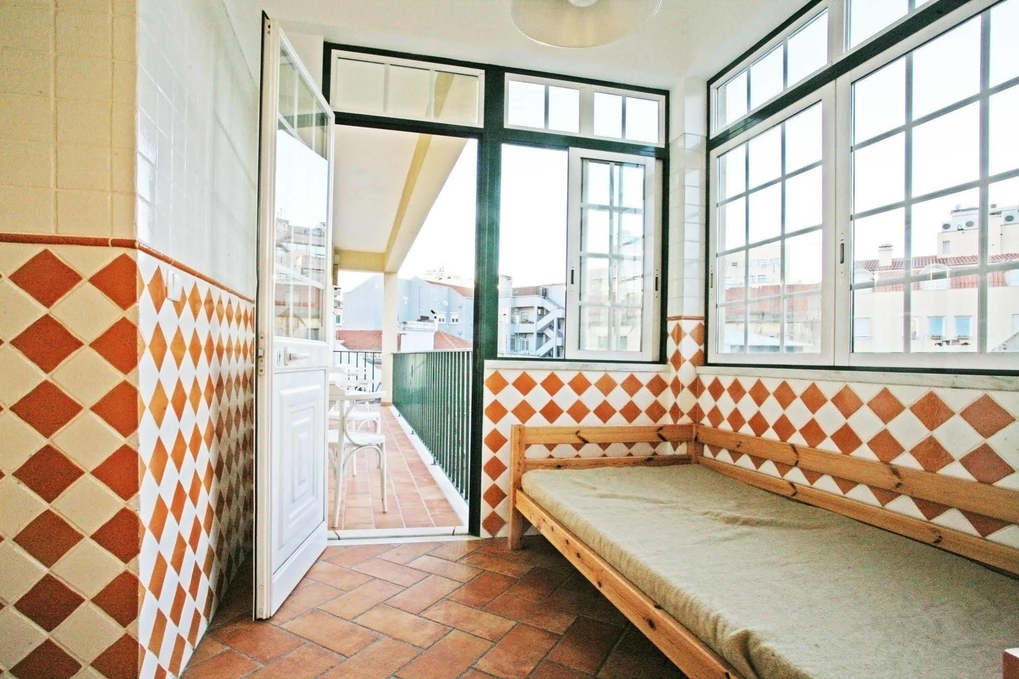 Green Heart Hostel リスボン エクステリア 写真